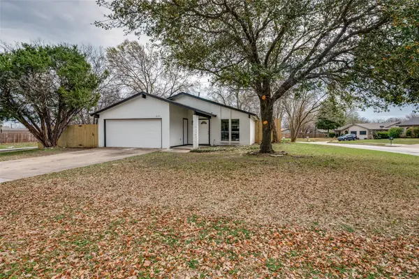 845 Willow Circle N, Burleson, TX 76028