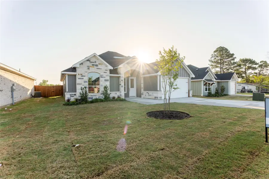 9211 Parkview Circle, Tolar, TX 76476 - #2