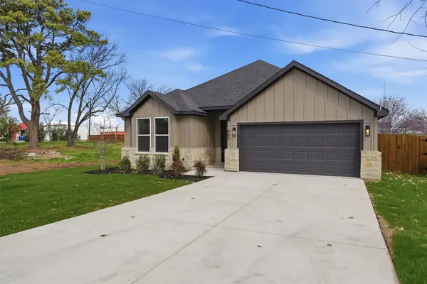 407 E Boyd Avenue, Boyd, TX 76023