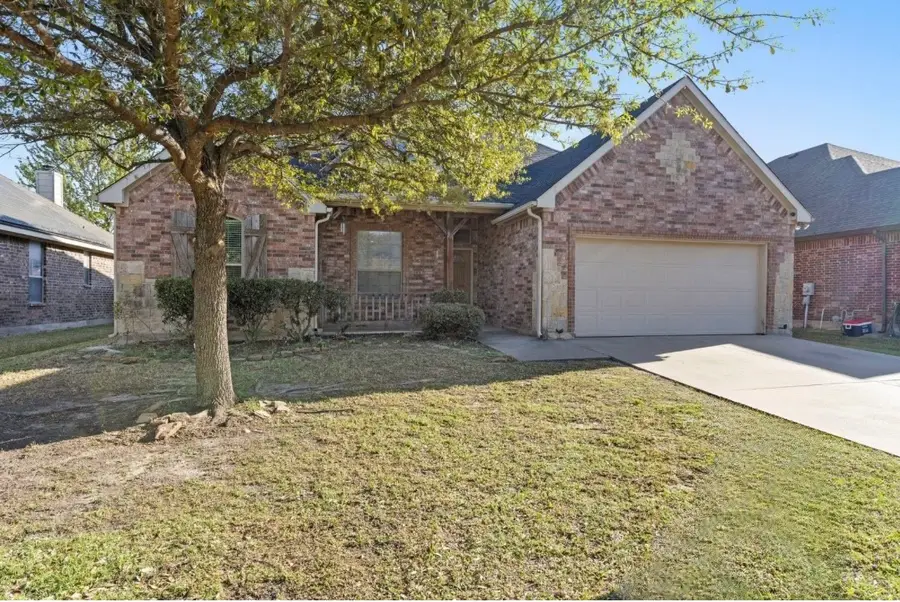565 Griffith Drive, Saginaw, TX 76179 - #2