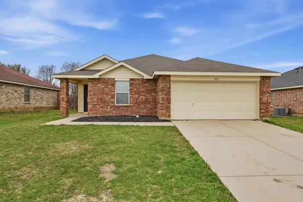 327 Deer Run Drive, Sanger, TX 76266
