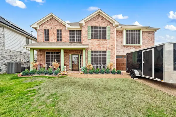 4008 Falcon Ridge Drive, Haltom City, TX 76137