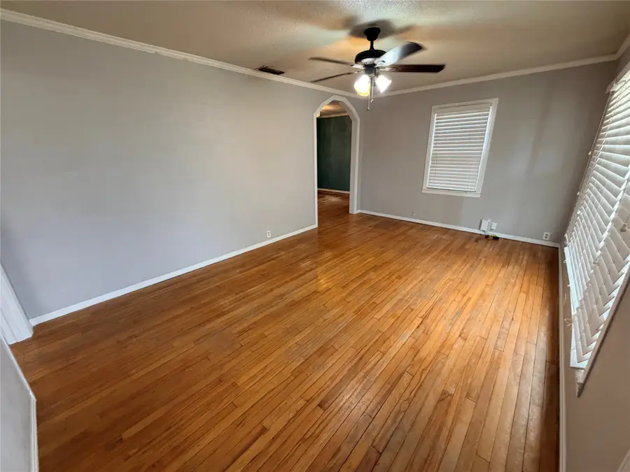 411 N River Street, Seymour, TX 76380 - #3