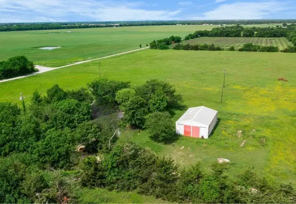 5040 County Road 4640, Trenton, TX 75490