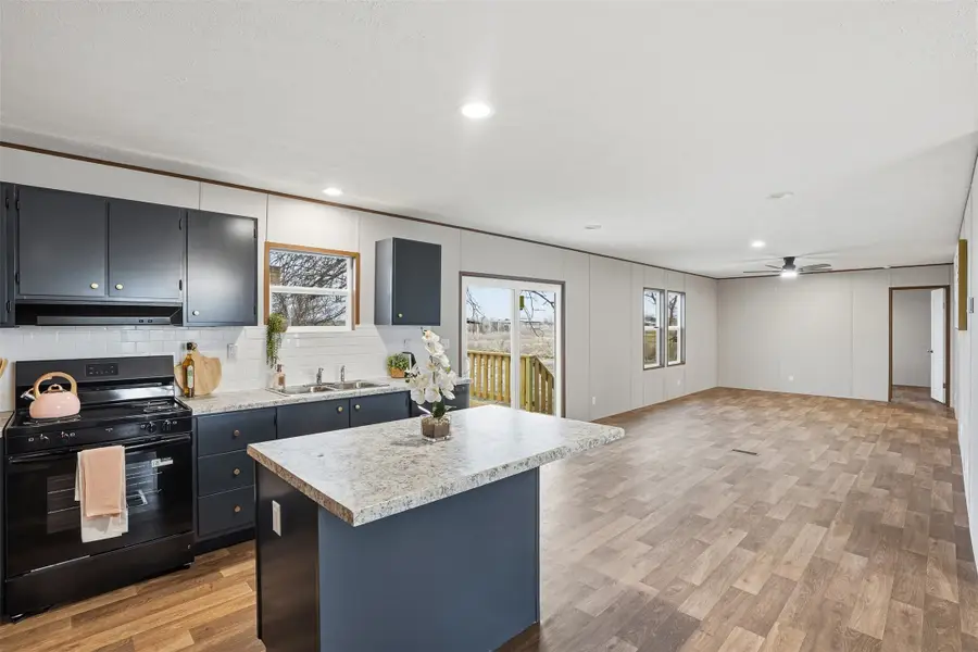 4600 Thompson Avenue, Grandview, TX 76050 - #3