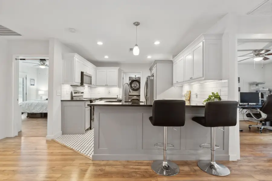 1142 W Clarendon Drive, Dallas, TX 75208 - #2