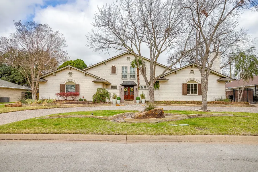 3928 Stonehenge Road, Fort Worth, TX 76109 - #2