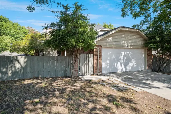 1020 W Hills Terrace, Saginaw, TX 76179