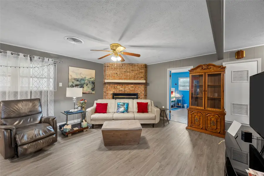 225 Sunset Boulevard, Hewitt, TX 76643 - #3