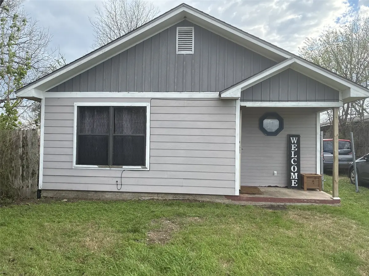 402 E Spruce Street, West, TX 76691 - #1