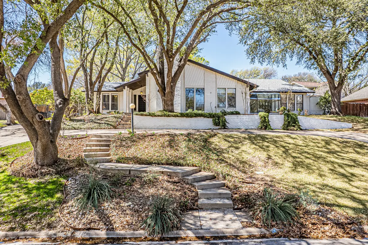 18 Crosslands Road, Benbrook, TX 76132 - #1