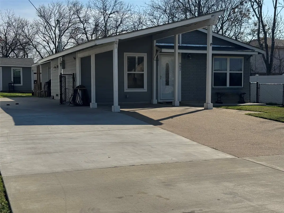 902 W Avenue D, Midlothian, TX 76065 - #1