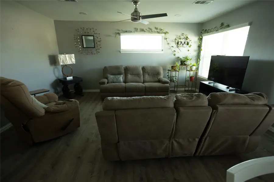 902 W Avenue D, Midlothian, TX 76065 - #2