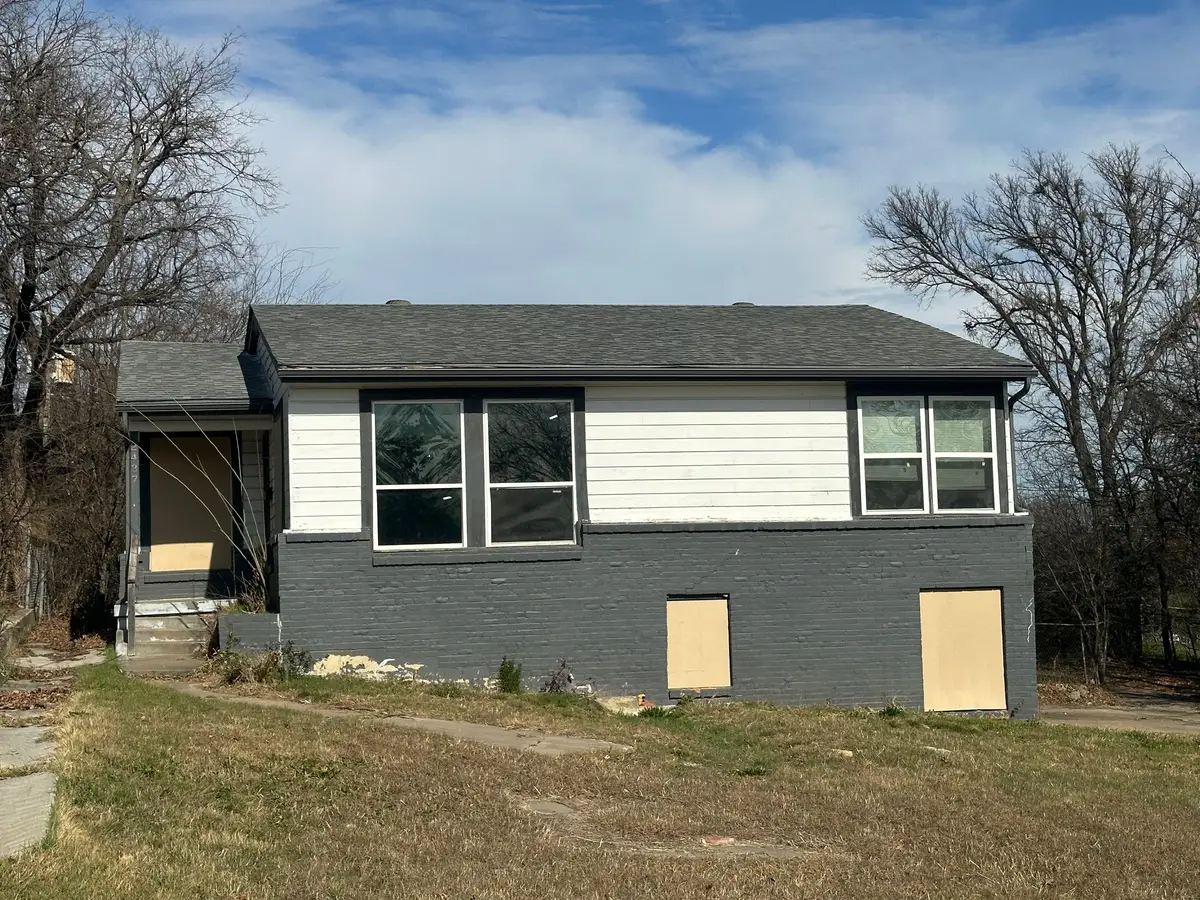 2437 Alloway Drive, Fort Worth, TX 76119 - #1