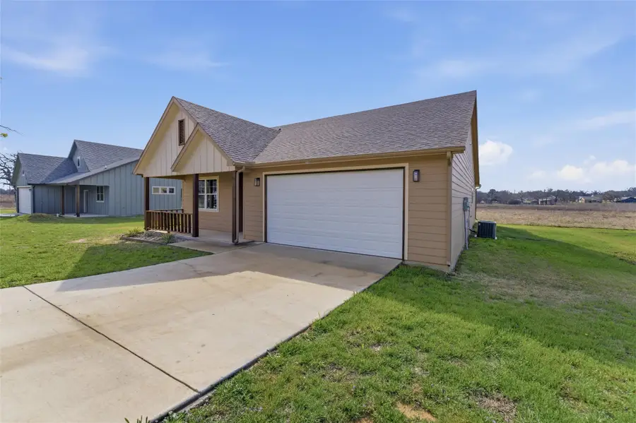 314 Oakwood Avenue, Jacksboro, TX 76458 - #2