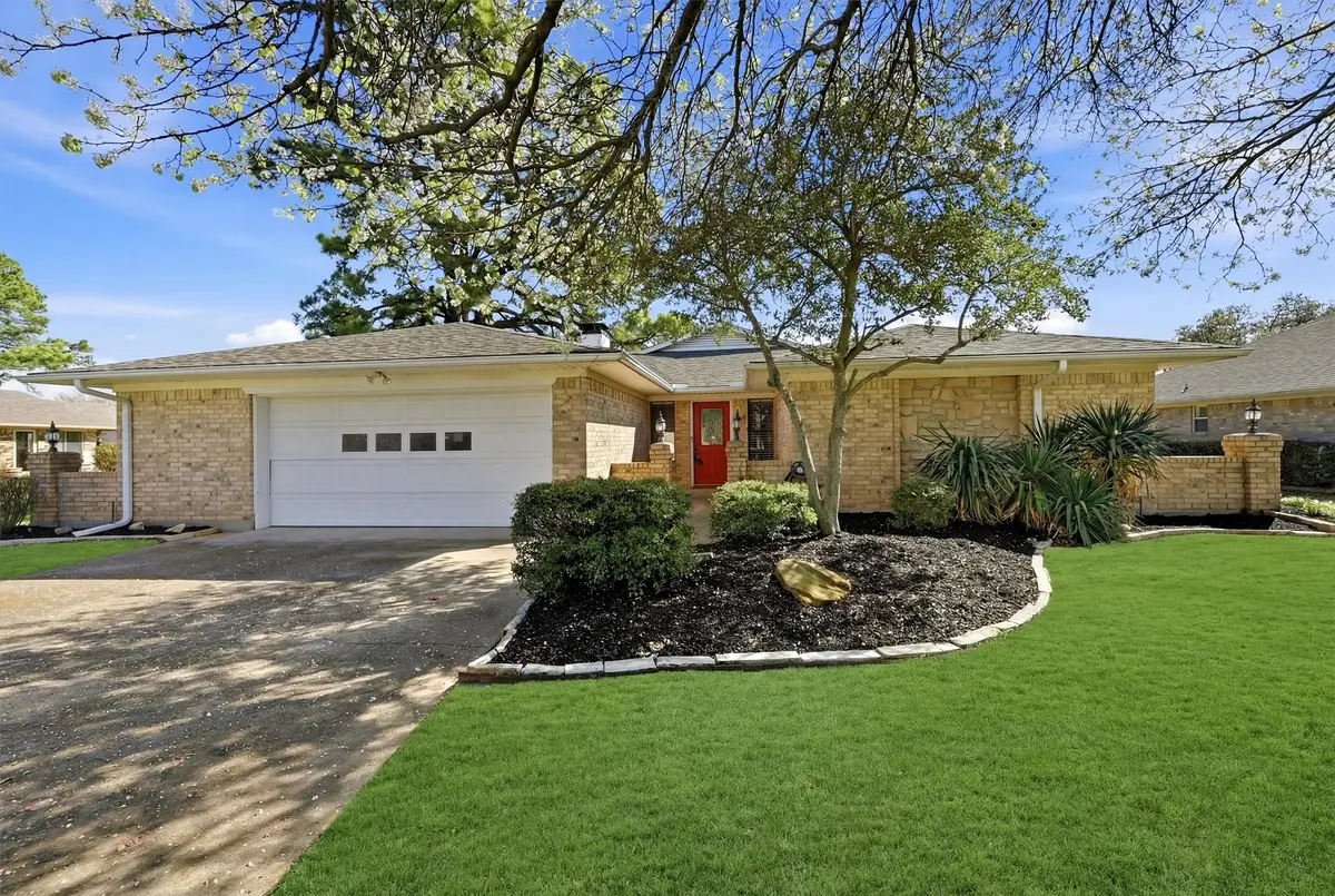 718 Kiowa Drive W, Lake Kiowa, TX 76240 - #1