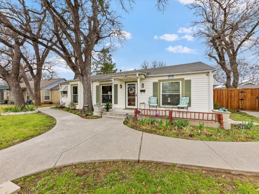 2153 W Lotus Avenue, Fort Worth, TX 76111 - #3