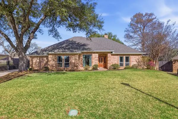 1801 Glenbrook Court, Bedford, TX 76021