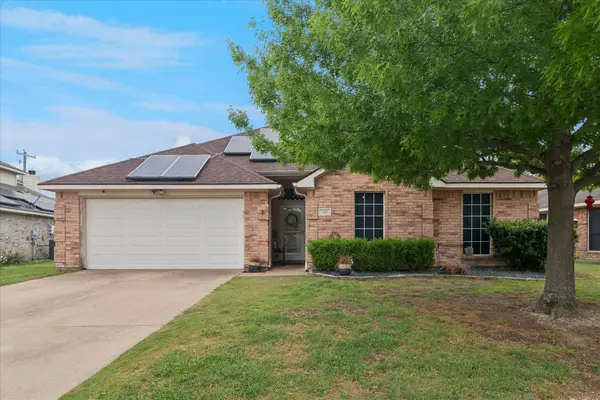 220 Chesterfield Circle, Waxahachie, TX 75165