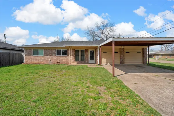 409 Greenleaf Drive, Lacy Lakeview, TX 76705