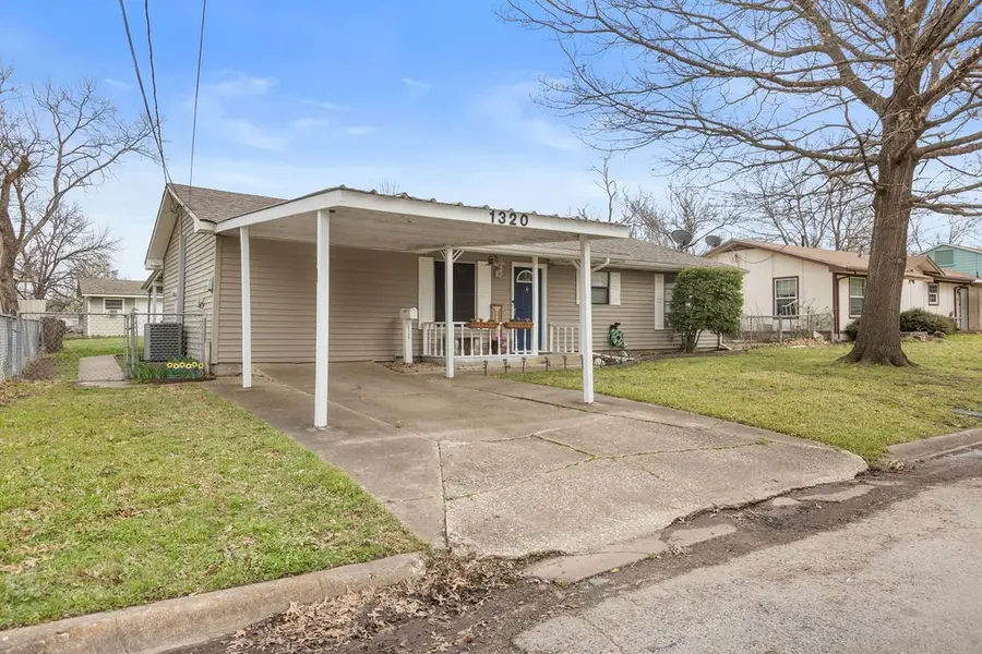 1320 Elm Street, Bonham, TX 75418 - #2