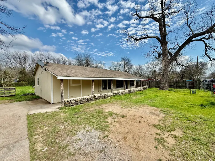 503 SW 15th Avenue, Mineral Wells, TX 76067 - #2