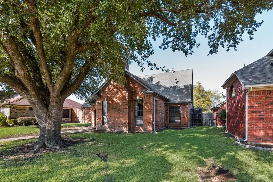 321 Hunters Creek Drive, Mesquite, TX 75150 - #2