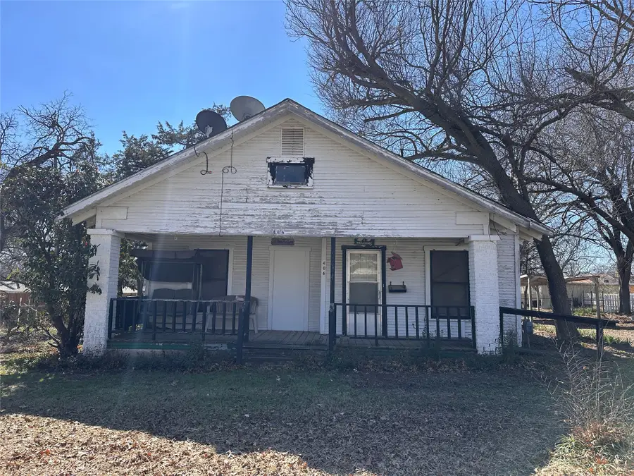 406 W Nelson Street, Bowie, TX 76230 - #2