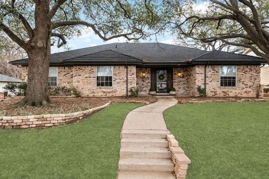 409 Circleview N, Hurst, TX 76054 - #1
