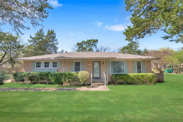 1020 Tower Drive, Cedar Hill, TX 75104