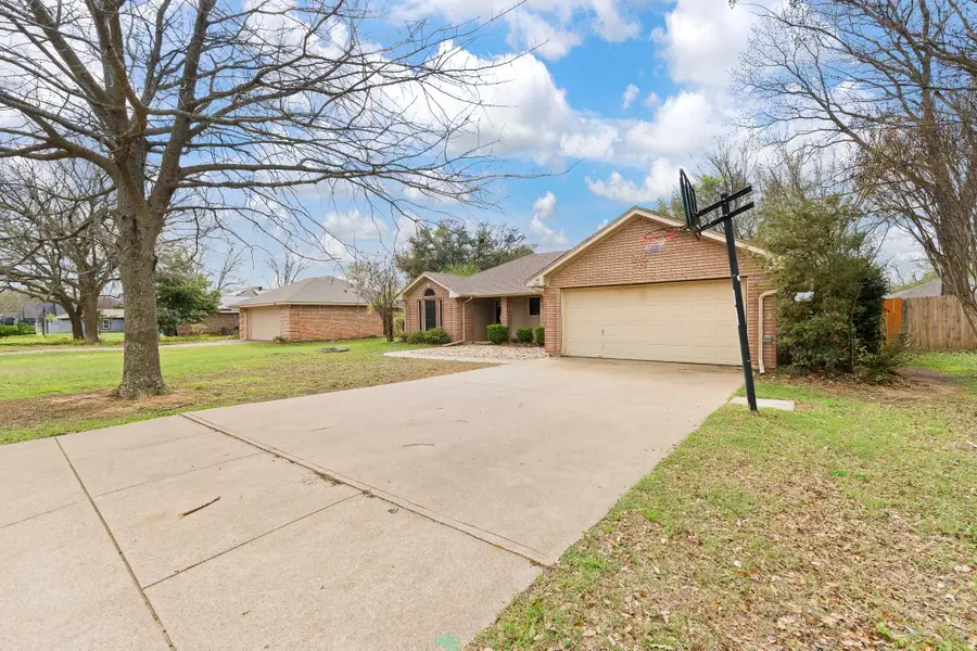 605 Dakota Drive, Joshua, TX 76058 - #3