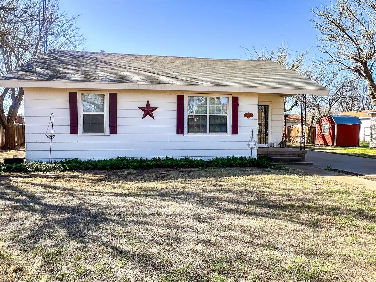 805 N 11th Street, Haskell, TX 79521 - #1