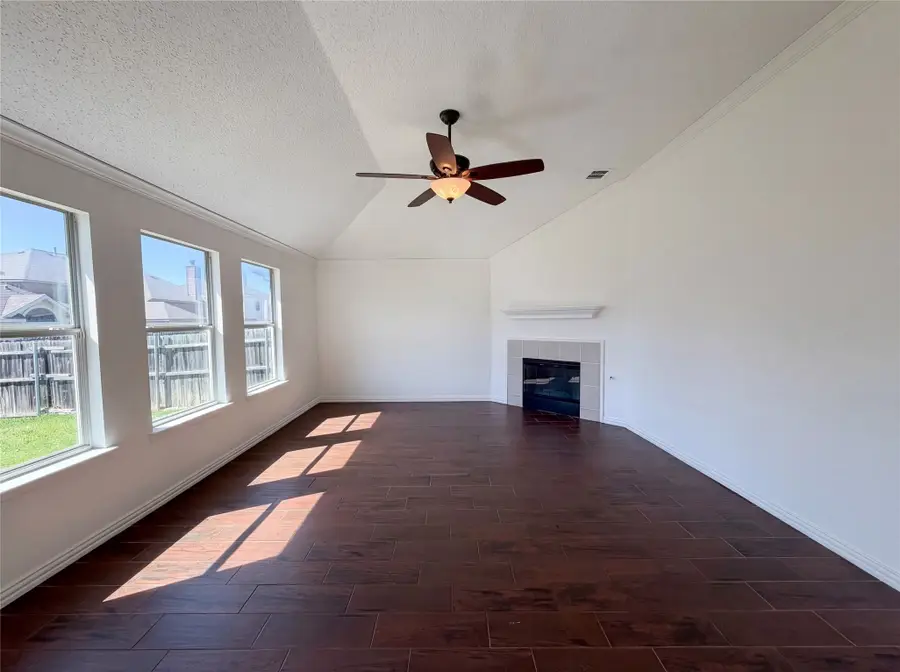 501 W Clover Park Drive, Fort Worth, TX 76140 - #3