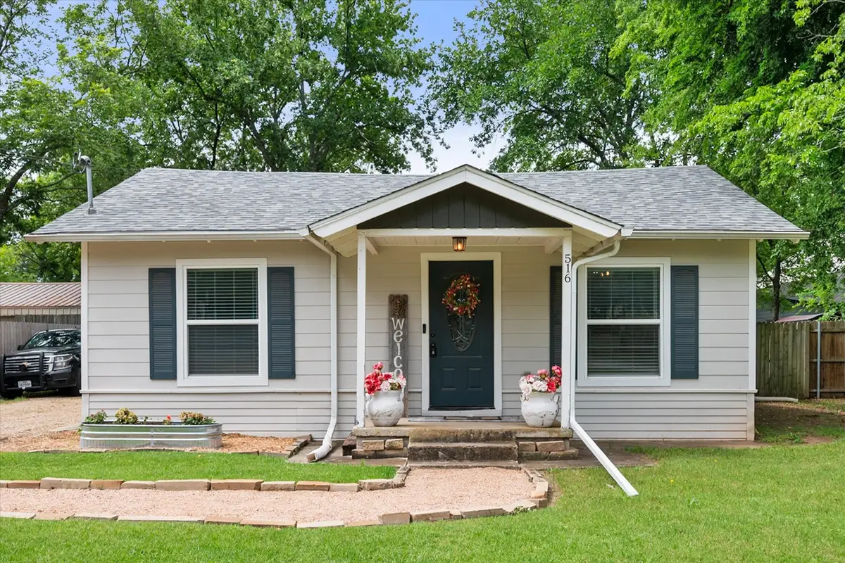 516 E Ross Street, Waxahachie, TX 75165 - #1