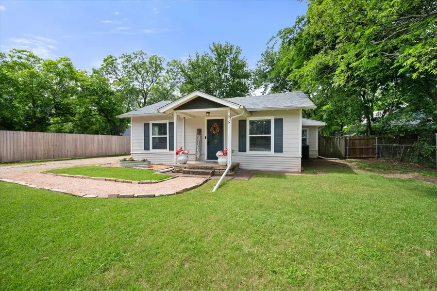 516 E Ross Street, Waxahachie, TX 75165 - #3