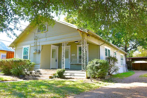 304 E Waco Street, Ennis, TX 75119