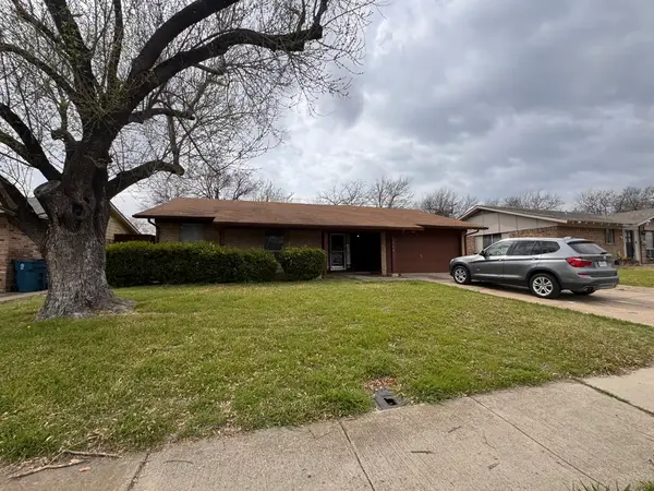 164 Price Drive, Lewisville, TX 75067