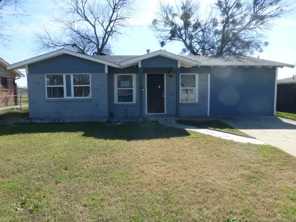 6729 Wallis Road, Lake Worth, TX 76135