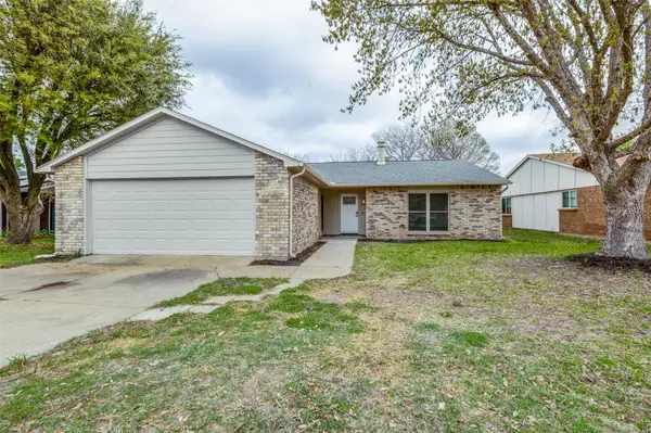 2105 Newbury Drive, Arlington, TX 76014
