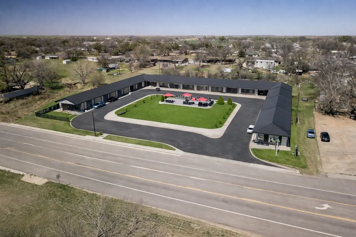 904 W California Street, Seymour, TX 76380 - #1