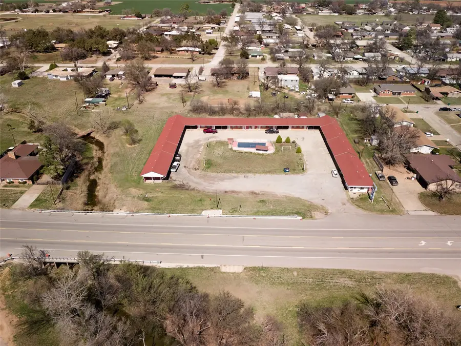 904 W California Street, Seymour, TX 76380 - #3