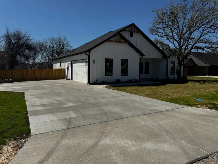 1106 E Sixth Street, Springtown, TX 76082 - #3