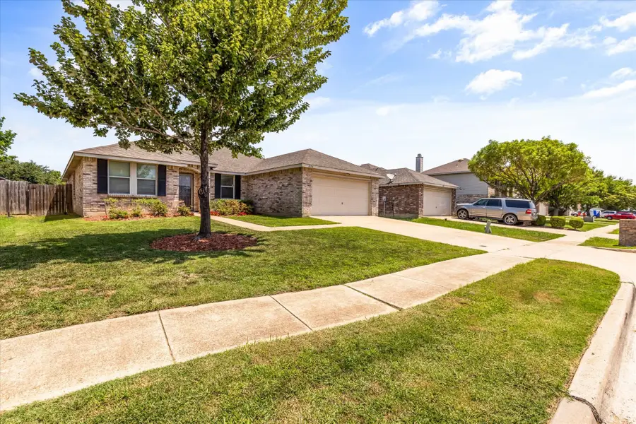 2136 Edgewood Drive, Grand Prairie, TX 75052 - #2