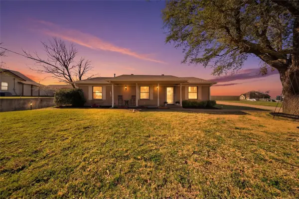 299 E College Street, Gunter, TX 75058