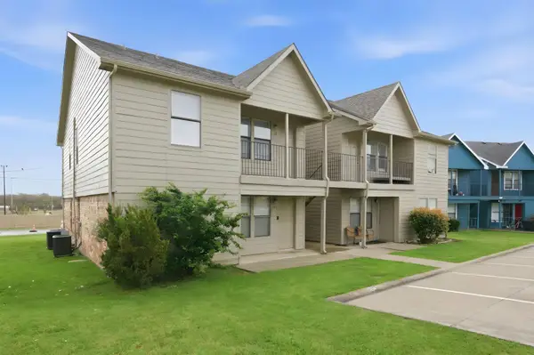 319 Ware Drive, Grand Prairie, TX 75051