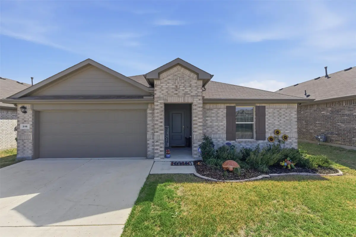 316 Sculptors Crossing, Springtown, TX 76082 - #1