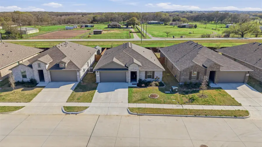 316 Sculptors Crossing, Springtown, TX 76082 - #2