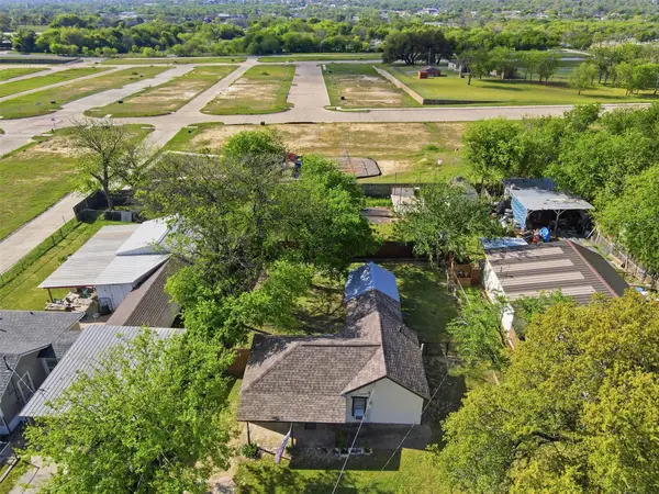 718 Narrow, Fort Worth, TX 76086