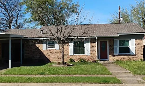 6307 S Solona Circle S, Haltom City, TX 76117