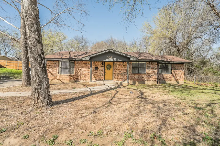 302 W Hale Avenue, Decatur, TX 76234 - #2